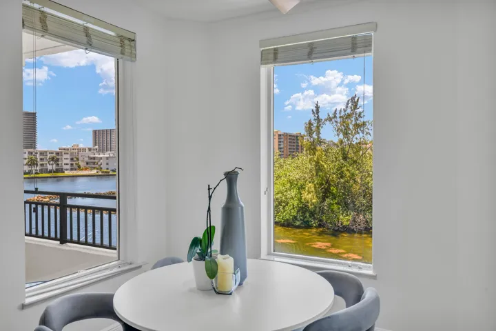 Breakfast & Dining with Views