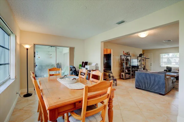 15-14315 Amapola Drive-11