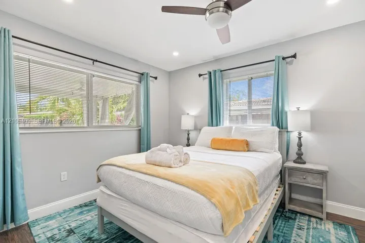 Recessed lighting, ceiling fan with integrated light, dual windows with blinds, and wood-finish flooring