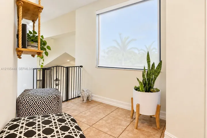 2nd floor entry