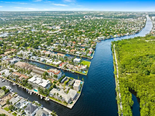 Intracoastal, Beach & Park Nearby