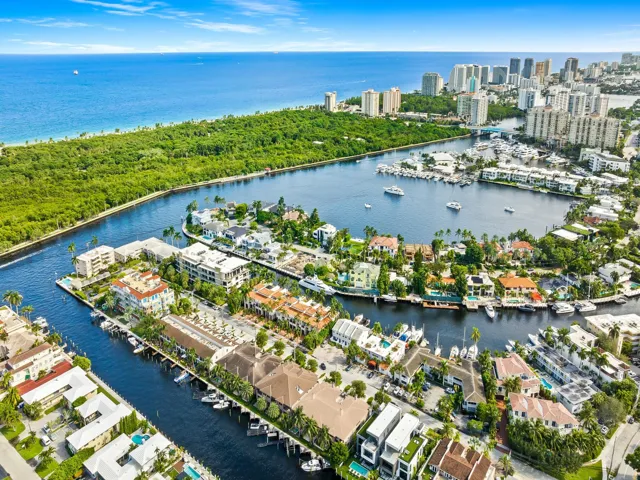 Intracoastal, Beach & Park Nearby