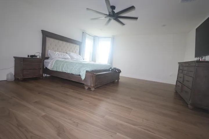 18 Master up bed 2