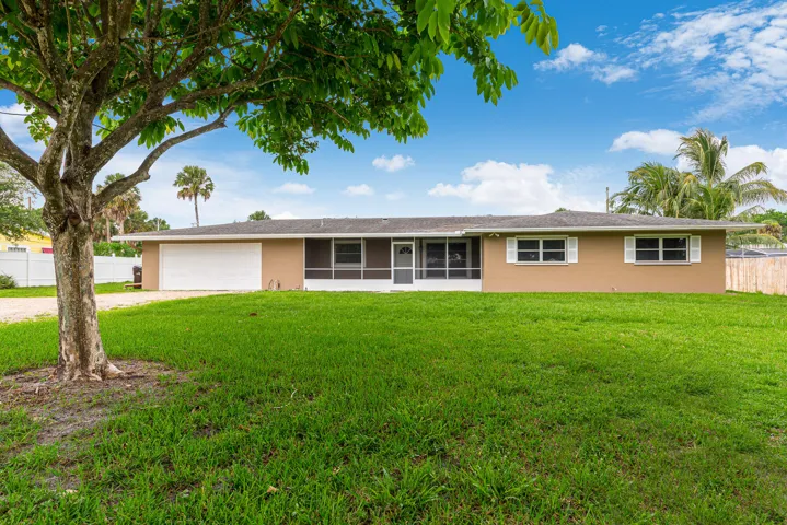 925 SE Osceola St, Stuart, FL 34994-1