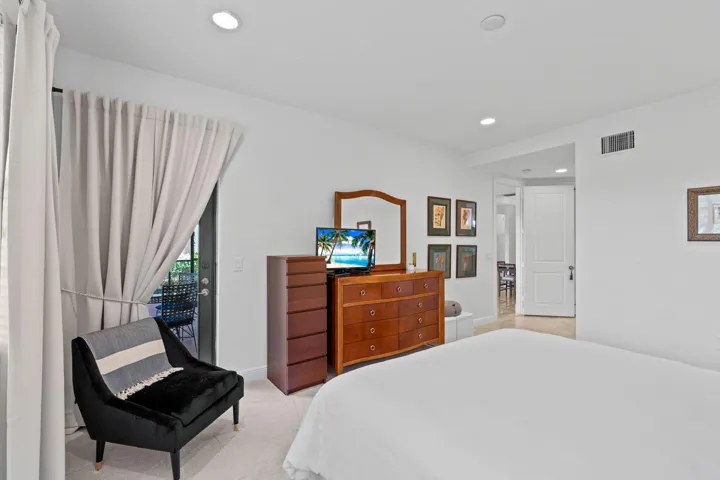 25-web-or-mls-A7406810