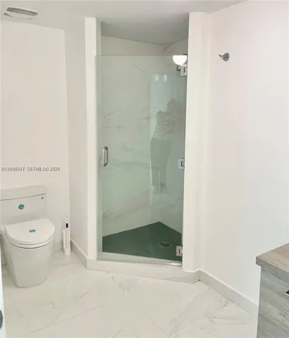 Den bathroom