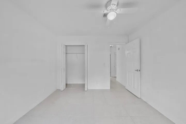 10 Guest Bedroom B (3)