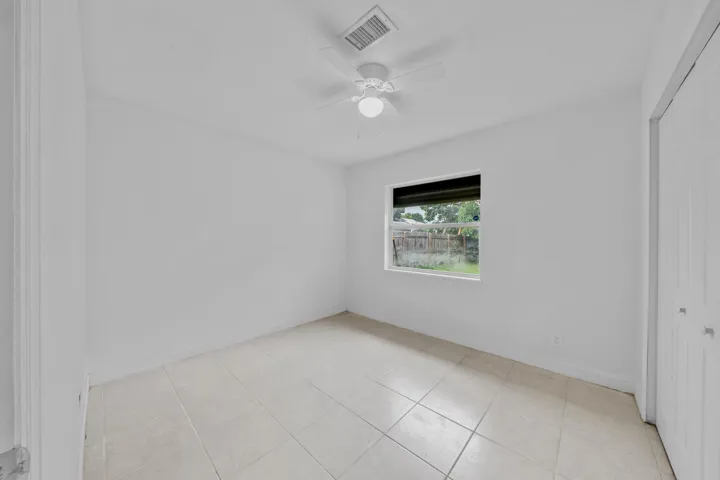 7 Guest Bedroom A (2)