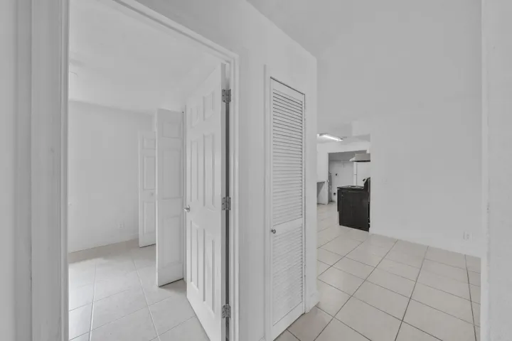 11 Foyer (2)