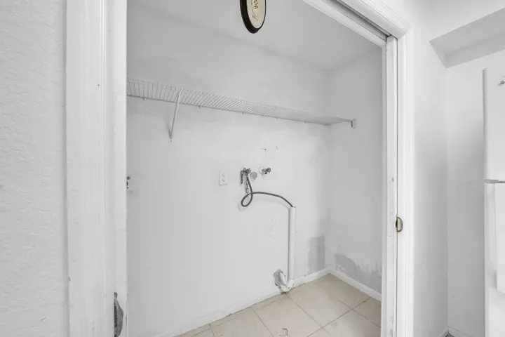 17 laundry Closet