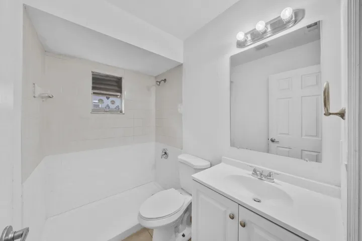 9 Guest Bathroom (2)