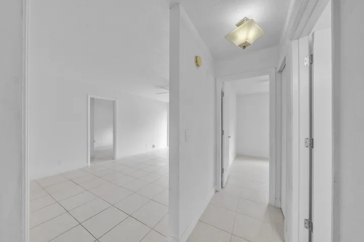 8 Foyer