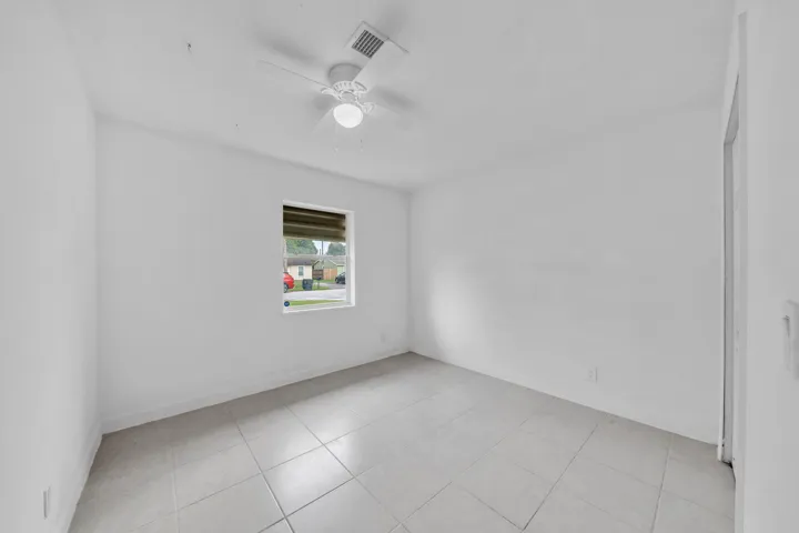 10 Guest Bedroom B (2)