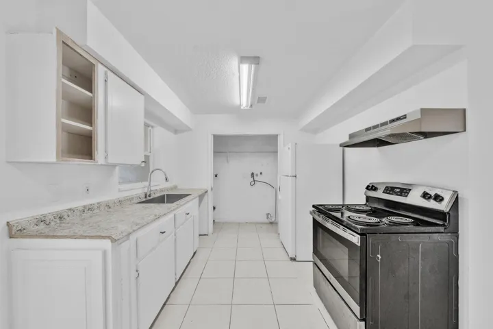 16 Dining + Kitchen (2)