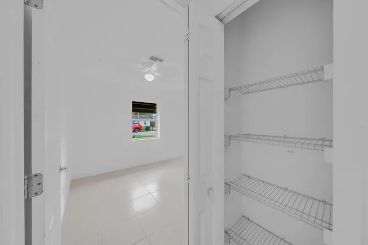 10 Guest Bedroom B (1)