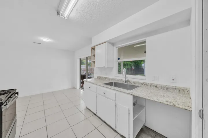 18 Kitchen