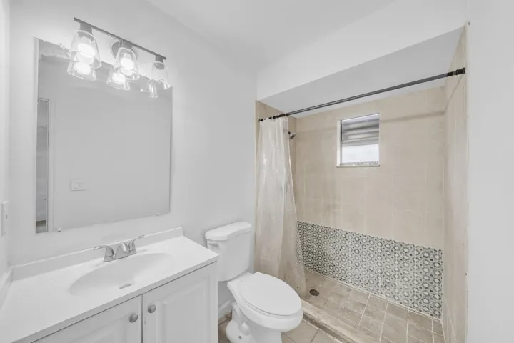 5 Primary Bathroom (2)
