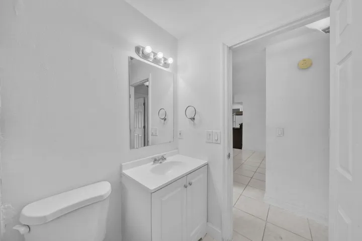 9 Guest Bathroom (3)