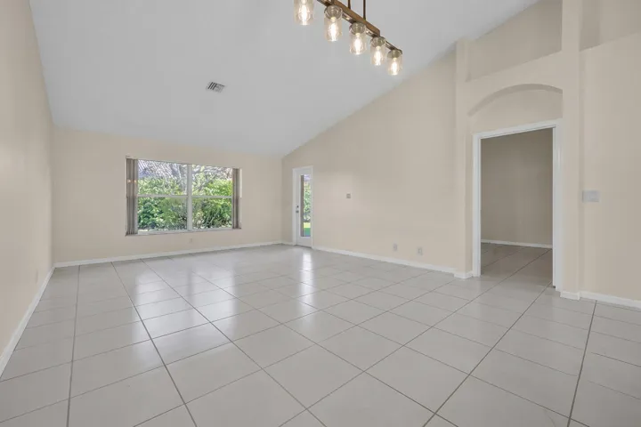 Living Room/Dining Area