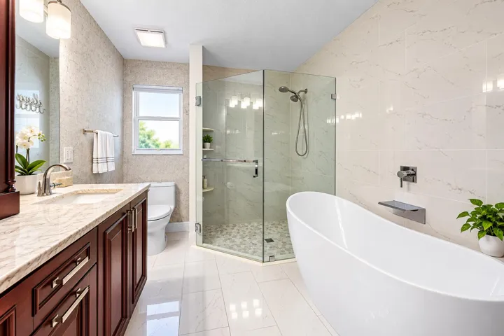Main Ensuite Bathroom