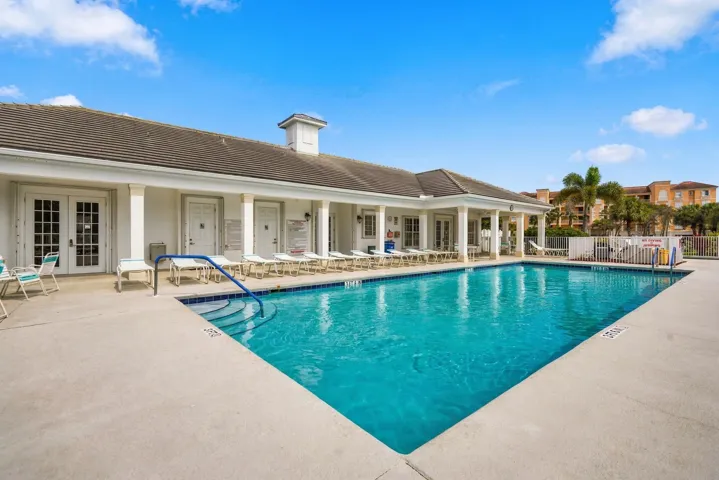 Aruba Clubhouse and Pool
