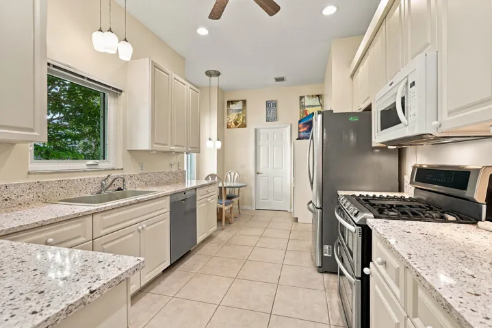Kitchen features quartz counters, rare gas cooktop for the chefs in the house, Bosch dishwasher, pantry, breakfast area, breaksfast bar, and lots of cabinet space.