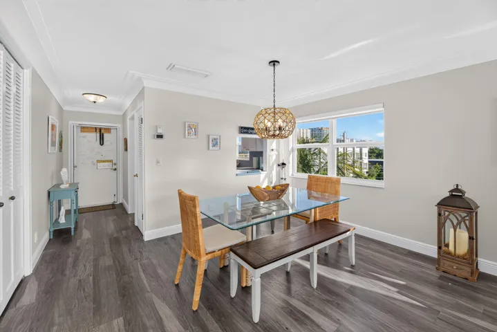 25-web-or-mls-Dining 5