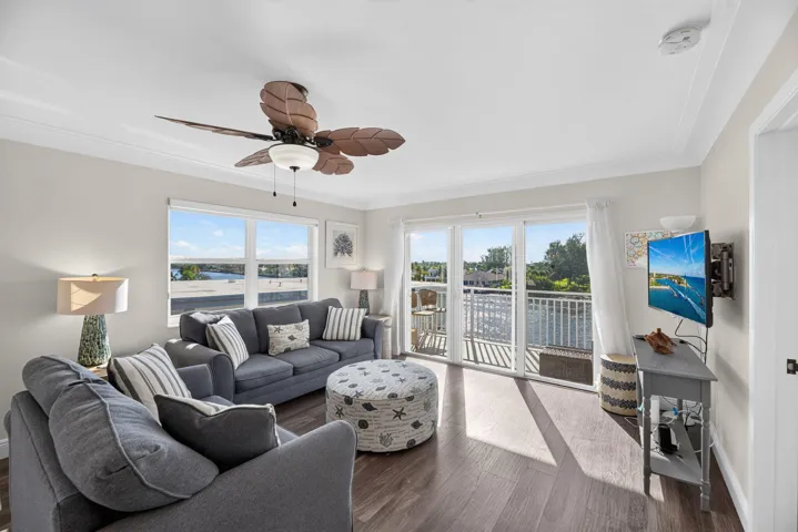 27-web-or-mls-Living room 3
