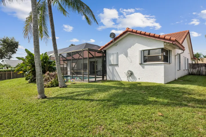 Spacious Back Yard