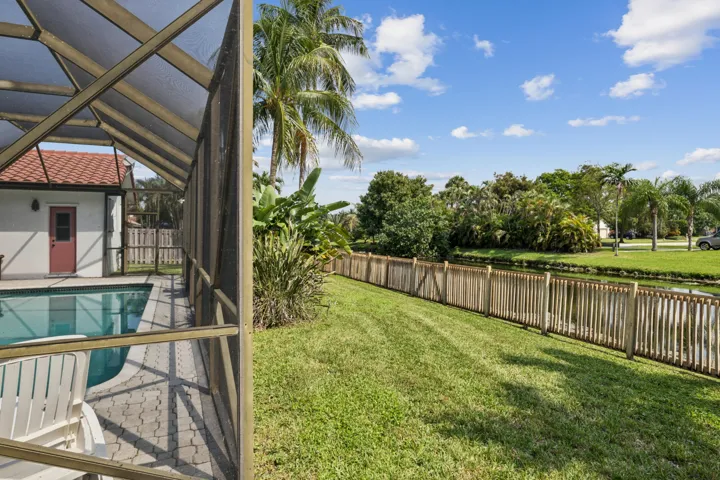 Spacious Back Yard