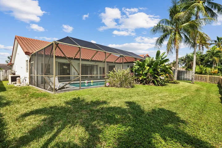 Spacious Back Yard