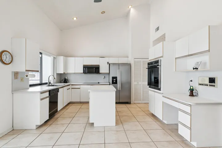 Spacious kitchen
