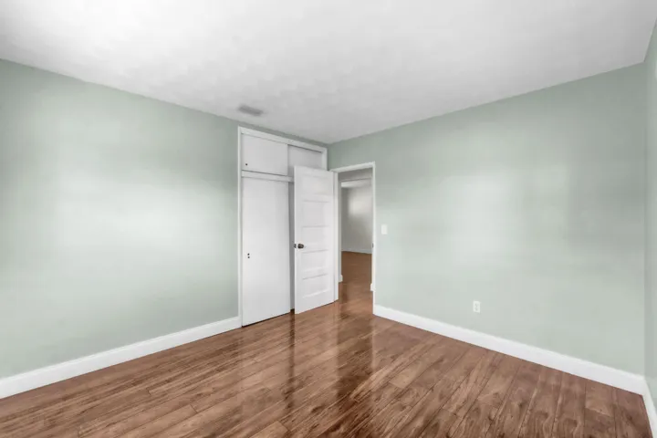731 NE 49th St-16