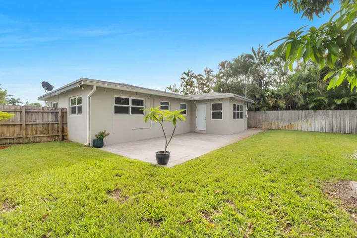 731 NE 49th St-3