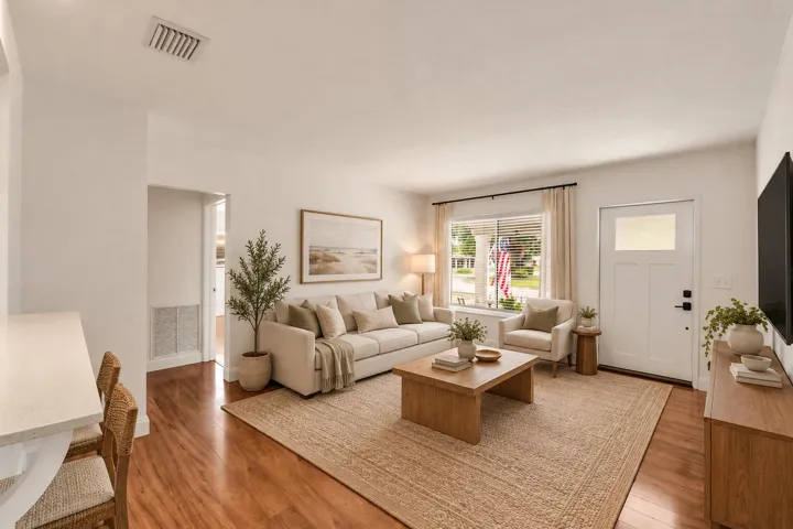 731 NE 49th St-LR2