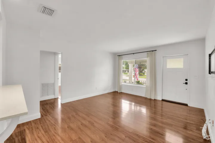 731 NE 49th St-19