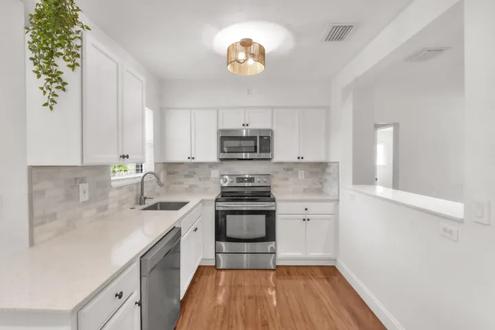 731 NE 49th St-25