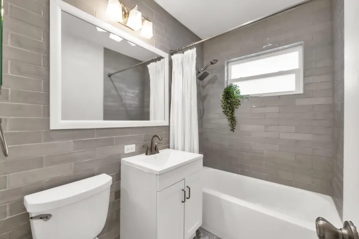 731 NE 49th St-20