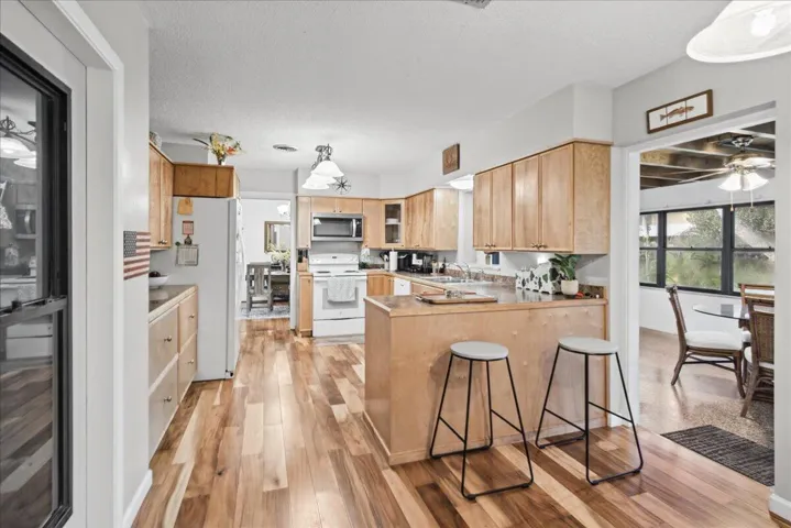 Eat-In Kitchen