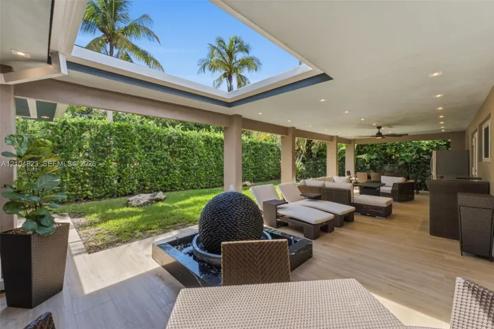Expansive covered patio featuring a skylight, recessed lighting, and a ceiling fan