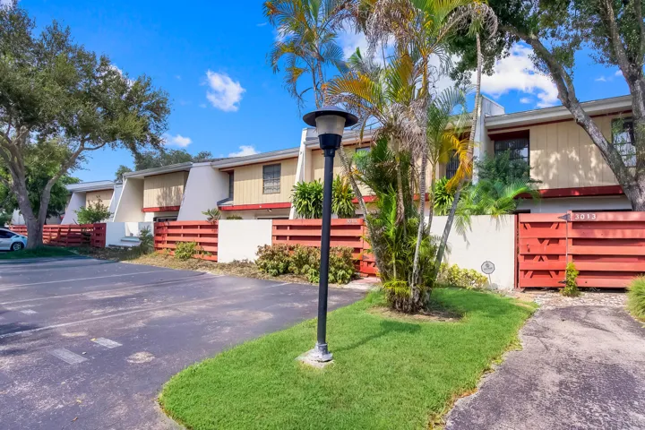 3015 Oaktree Lane, Hollywood, FL 33021 (