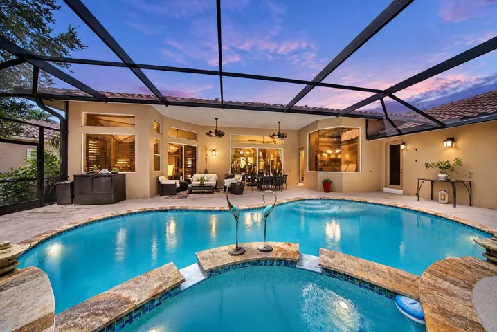 Twilight Luxury Pool Lanai