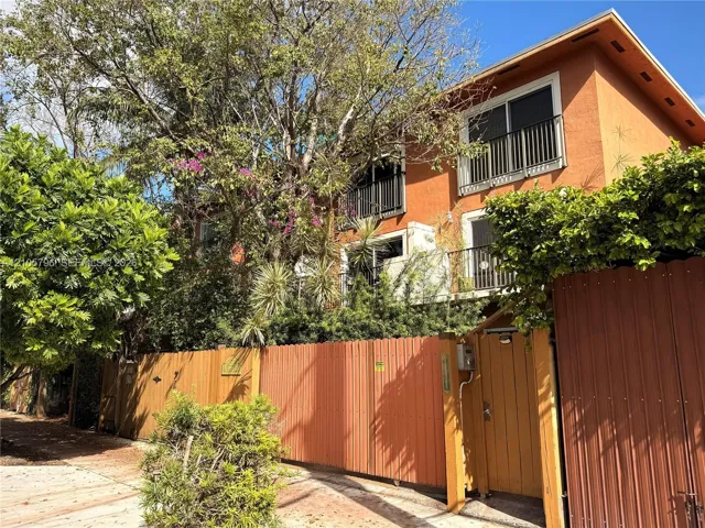 Brickell Roads Townhouse