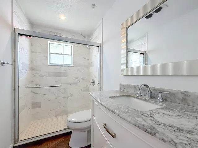 813 SW 5th Court-35