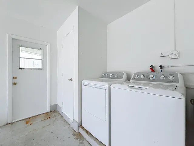 813 SW 5th Court-45