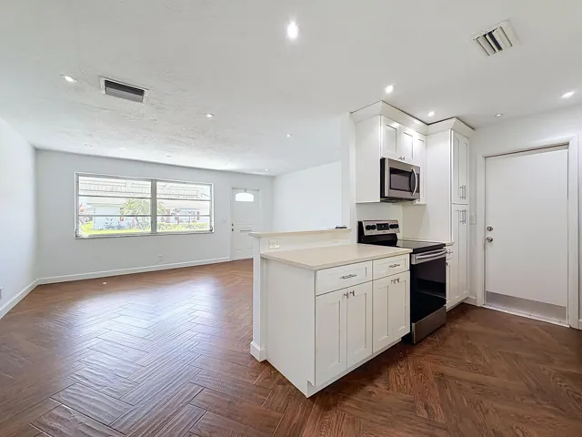 813 SW 5th Court-23