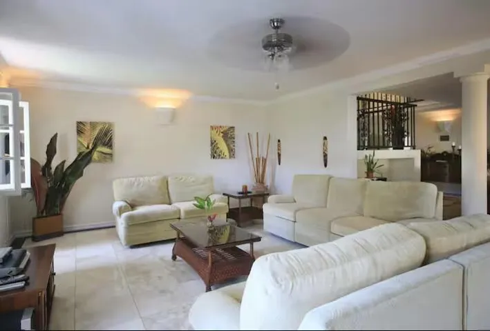 Beautifully furnished living space with an open and airy atmosphere.