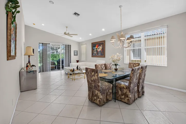 Living/dining area