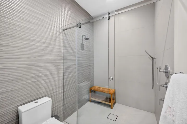 Bedroom 4 Bath