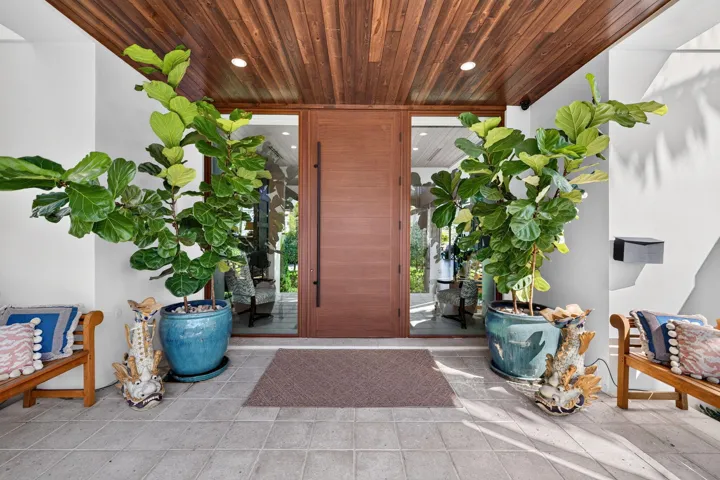 5_Covered Front Entry